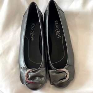 ROSE PETALS GUNMETAL FLATS BOW WITH SILVER CIRCLE.BEAUTIFULLY PADDED INSOLES NEW